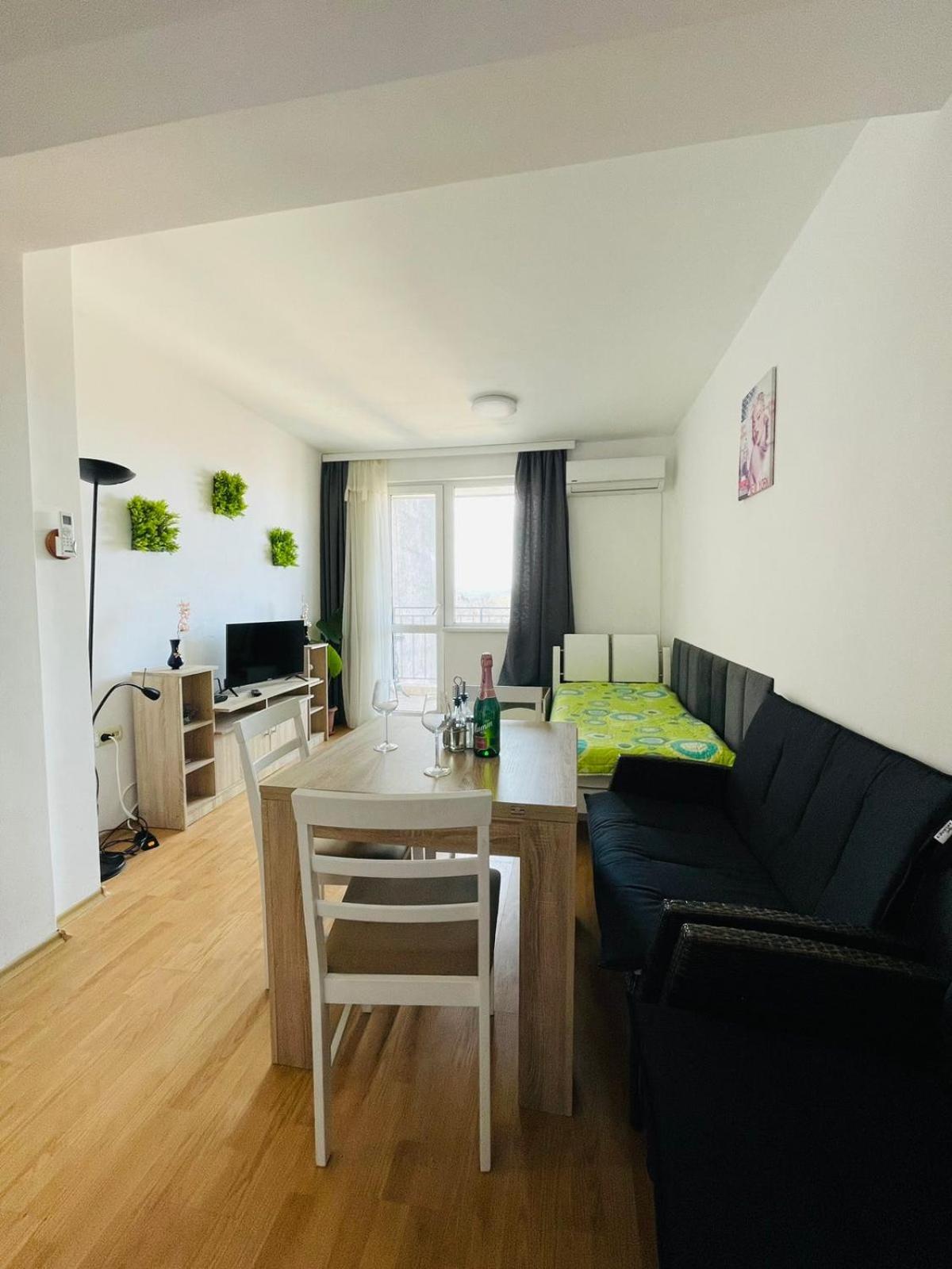 Apartment широк център варна15 минути до центъра *