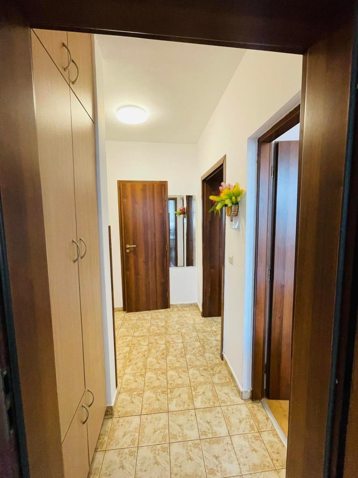 Apartment широк център варна15 минути до центъра